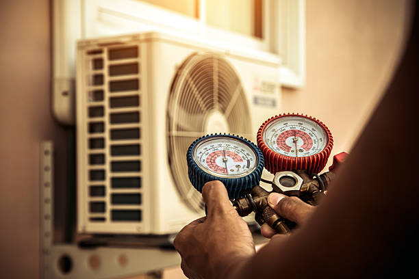 Professional Hvac technician working in Yorkville, WI